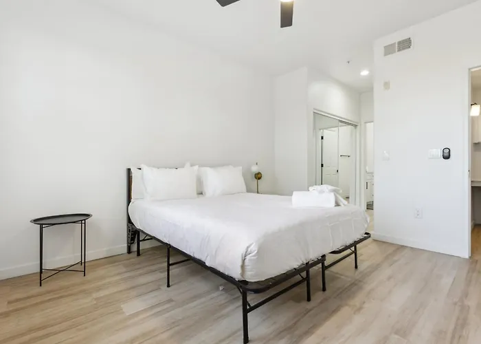 Cozysuites By The Stadium With Pool 29 Glendale