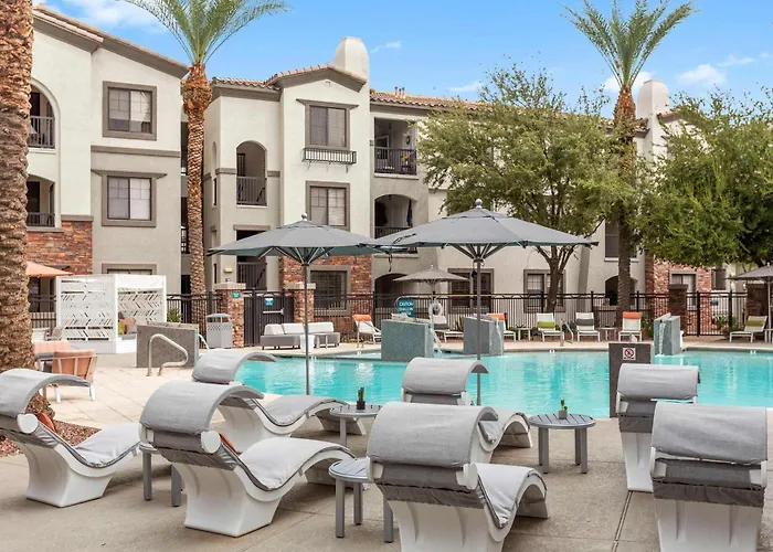 Cozysuites By The Stadium With Pool 29 Apartament