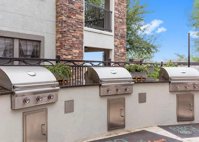 Cozysuites By The Stadium With Pool 29 *