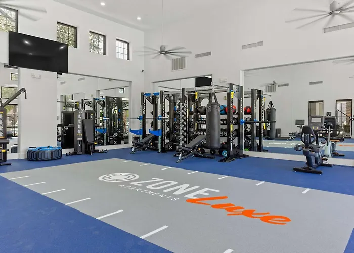Cozysuites By The Stadium With Pool 29 Glendale