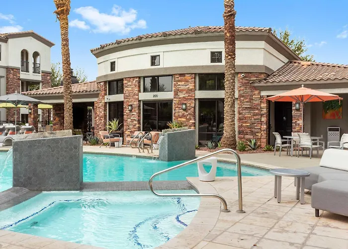 Cozysuites By The Stadium With Pool 29 Glendale