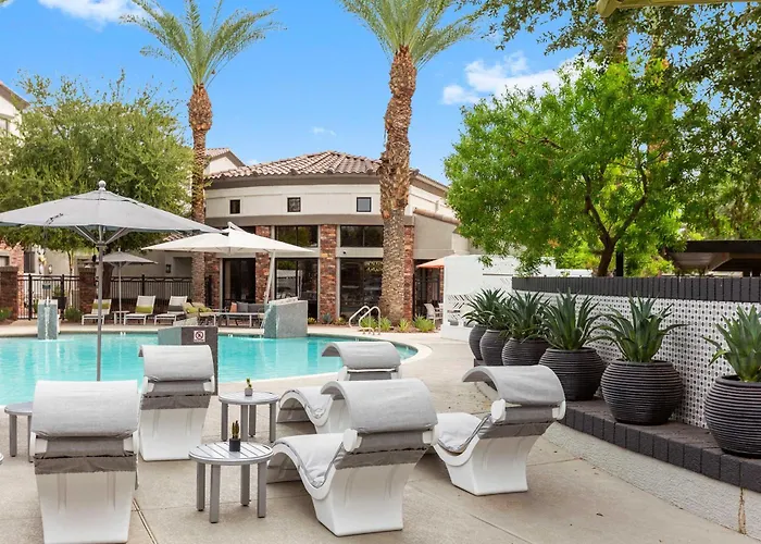 Cozysuites By The Stadium With Pool 29 * Glendale