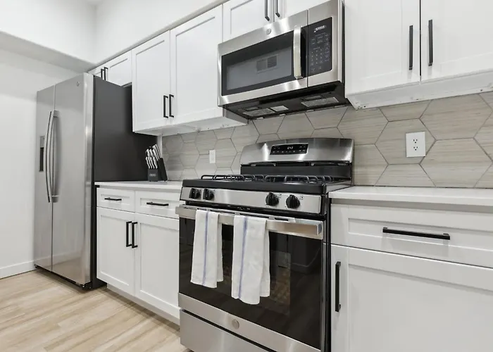 Cozysuites By The Stadium With Pool 29