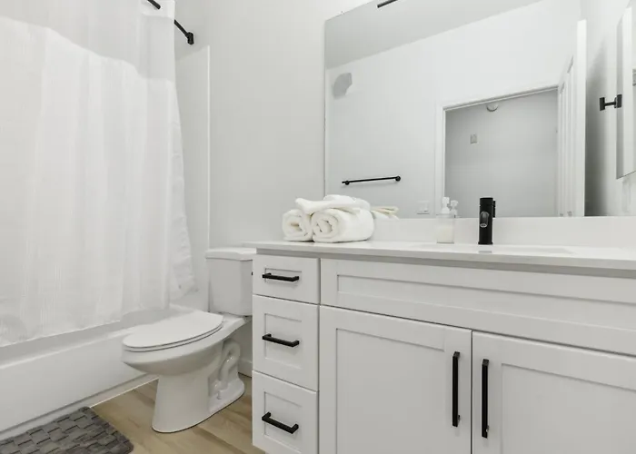 Apartment Cozysuites By The Stadium With Pool 29