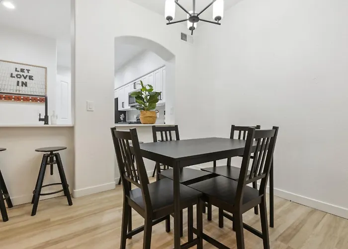 Cozysuites By The Stadium With Pool 29 Apartment Glendale