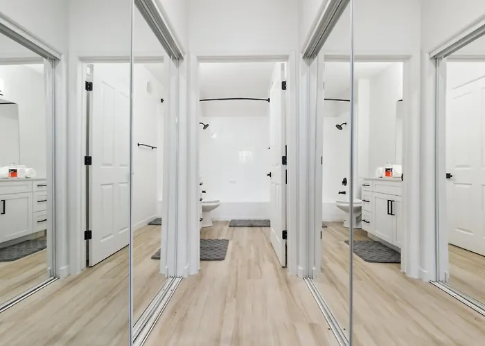 Cozysuites By The Stadium With Pool 29 Apartament